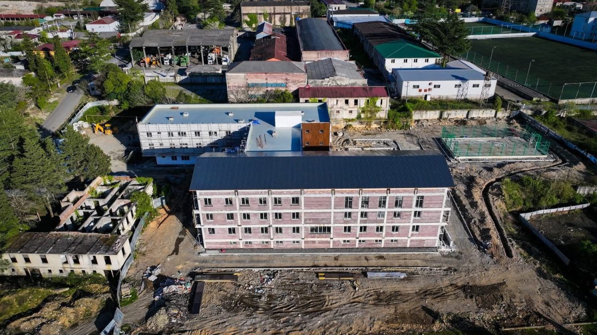 ზუგდიდში აფხაზეთის № 11 საჯარო სკოლის მშენებლობა მიმდინარეობს